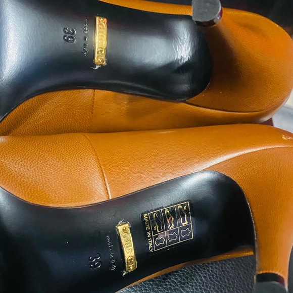 Gucci Bianca Pointed Toe Pumps. - Picture 13 of 16